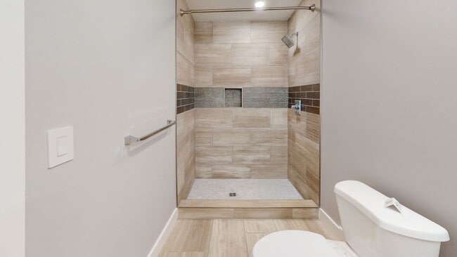 Building Photo - 6BR/6BA Unit with Private Bathrooms | Part...