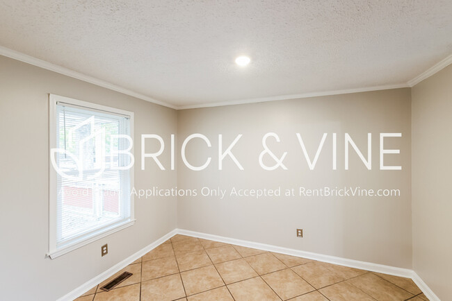 Building Photo - 2664 Denise Dr