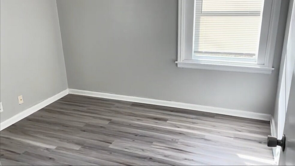 Building Photo - 4014 E Woodrow Pl