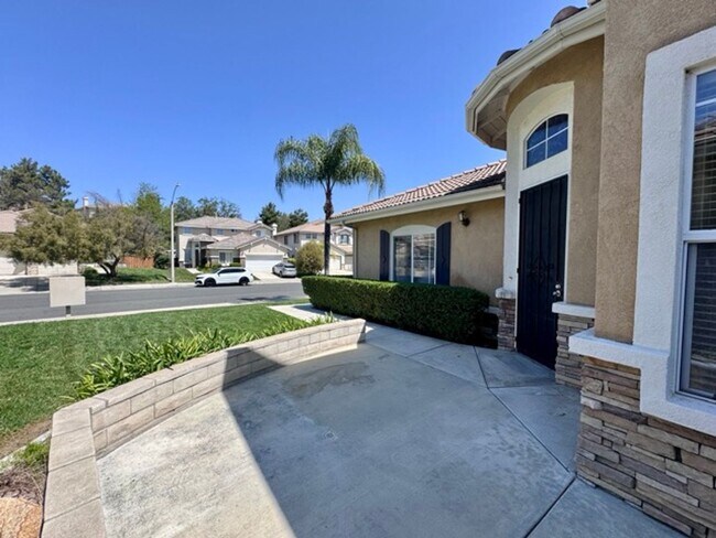 Building Photo - Beautiful 4 Bedroom + Office Home for Lease