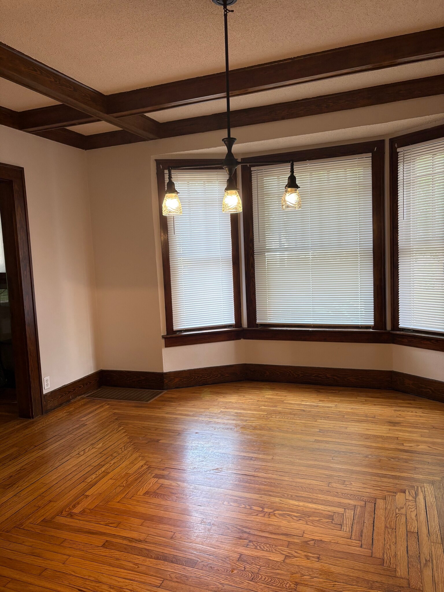 Dining - 436 N Main St