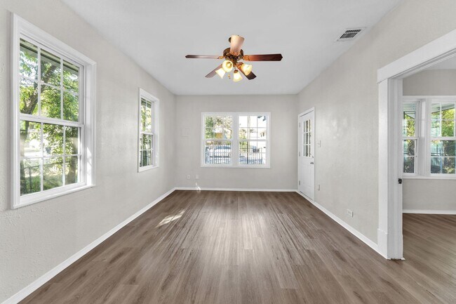 Building Photo - All Units Are Available With Brandnew Full Appliance Package