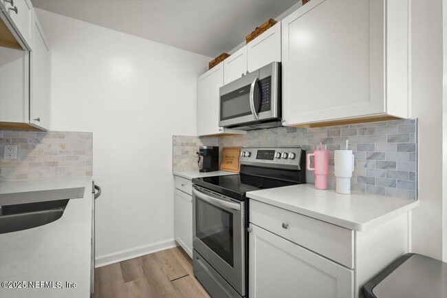 Building Photo - 3506 Claridge Rd E