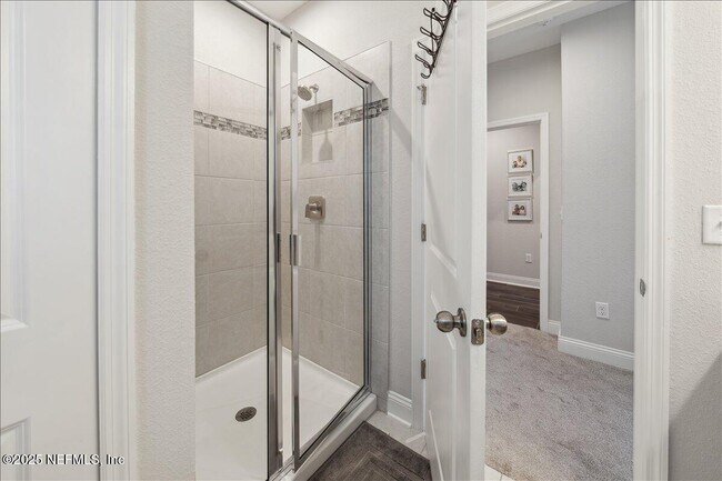 Building Photo - 552 Meadow Creek Dr