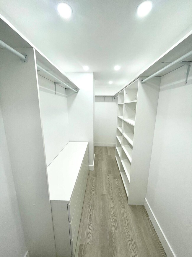 Building Photo - 1825 W 44th Pl