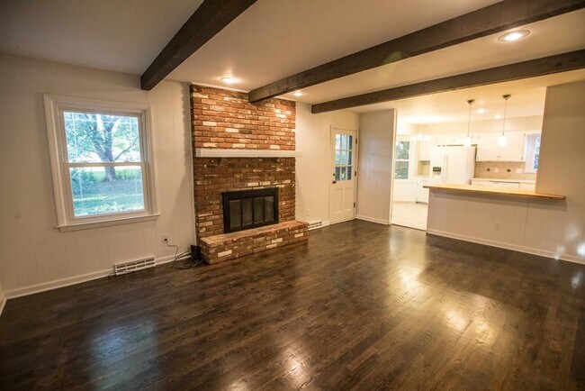 Building Photo - 128 Seneca Ln