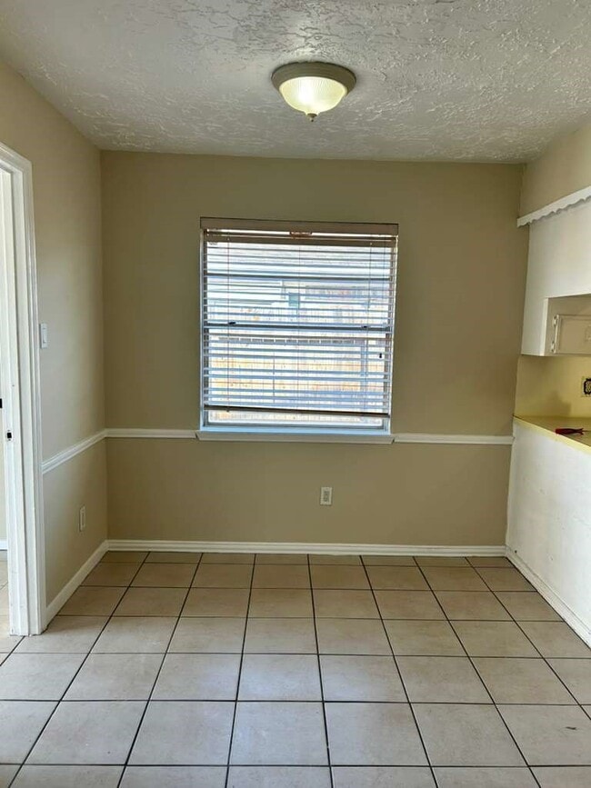 Building Photo - 12322 South Dr