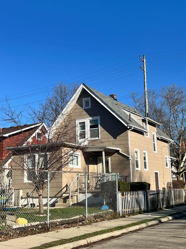 Building Photo - 822 Dewey Ave