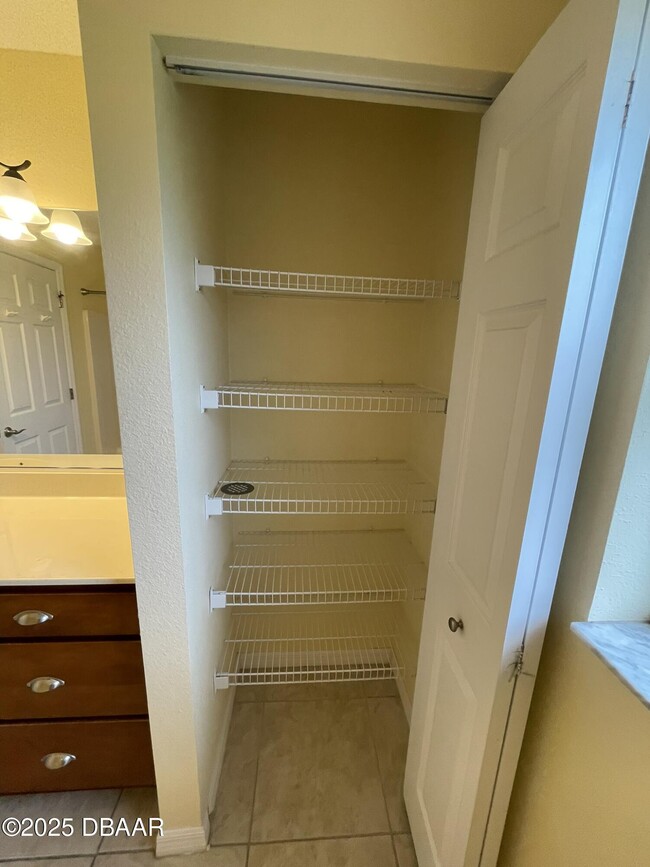 Building Photo - 232 Fountain Lake Blvd