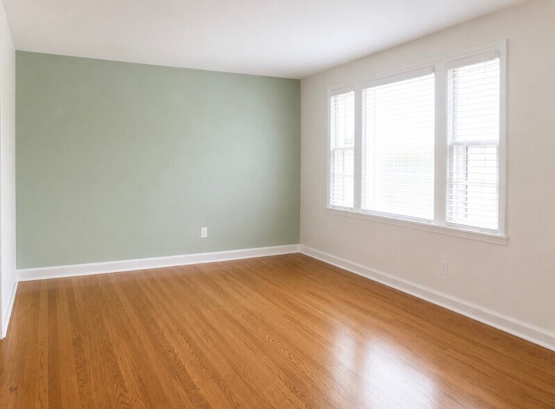 Living Room - 633 Bel Air Dr