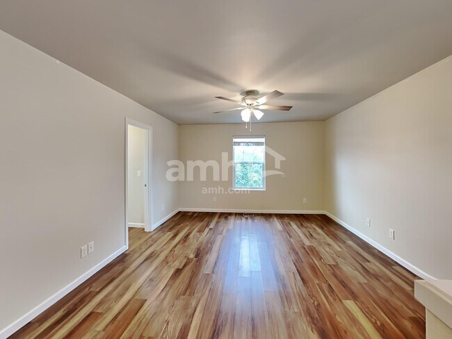 Building Photo - 2655 Moore St