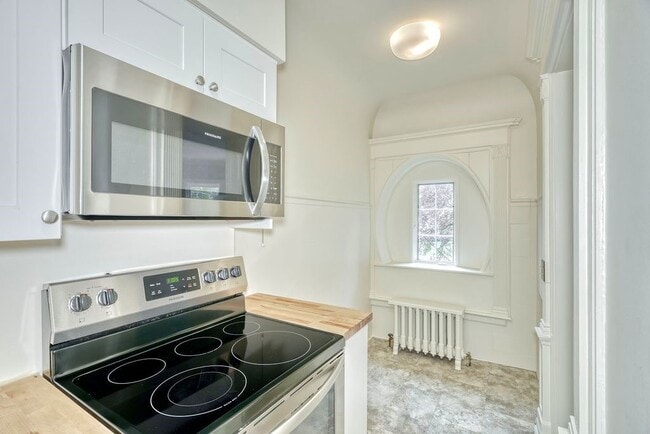 Building Photo - 987 East Ave