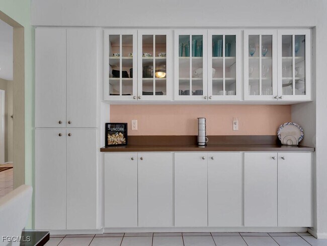 Building Photo - 908 SE 35th Terrace