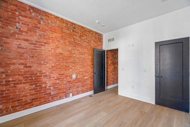 Building Photo - 1351 Kerbaugh St