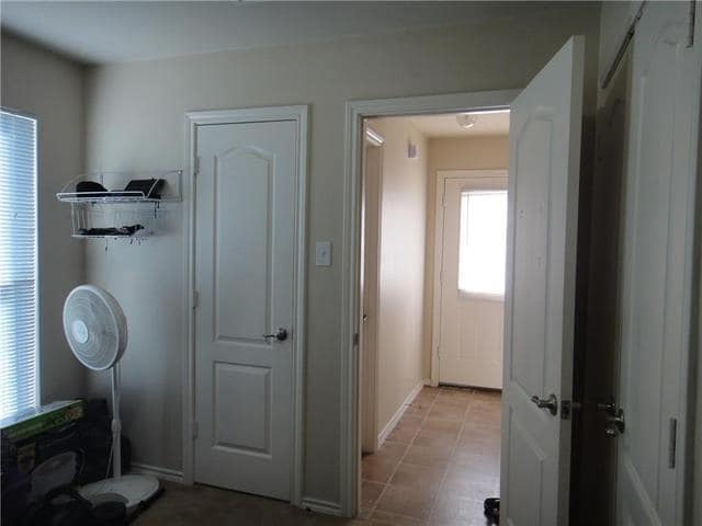Building Photo - 917 N Brents Ave