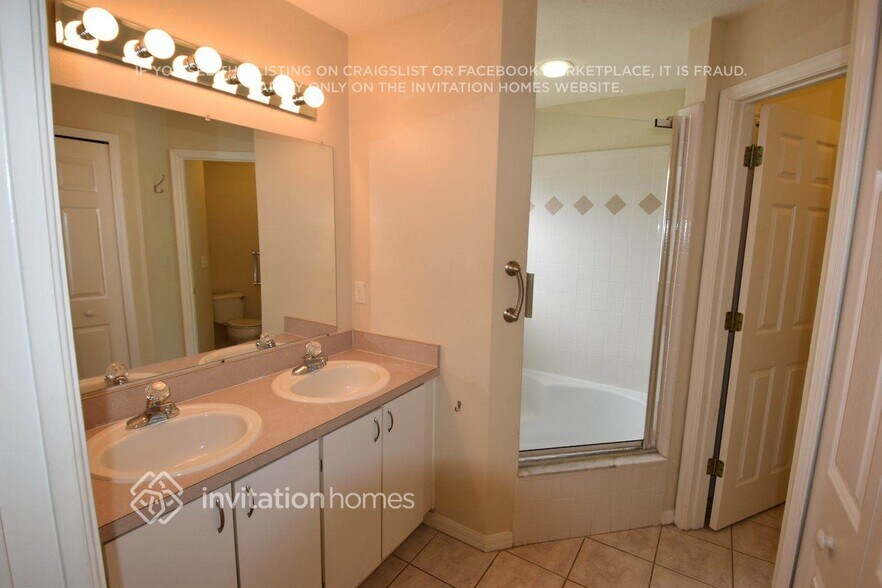 Building Photo - 549 Lancer Oak Dr