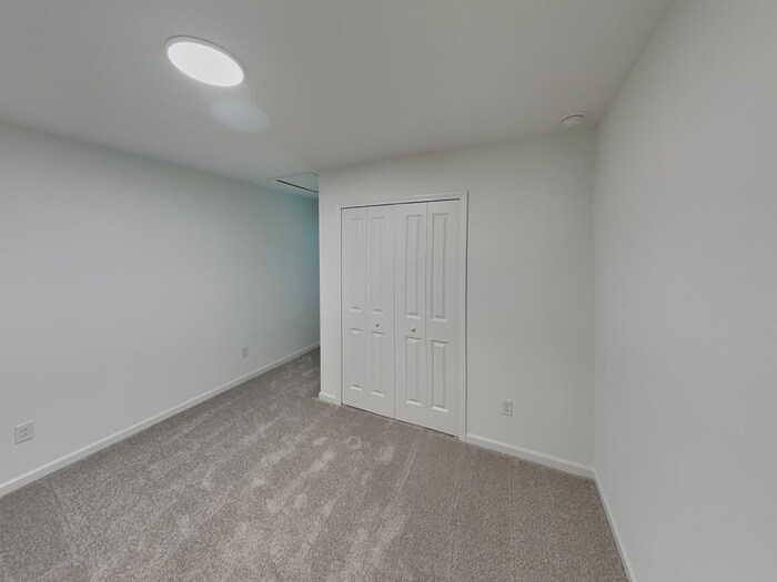 Building Photo - 586 Holly Lks Dr