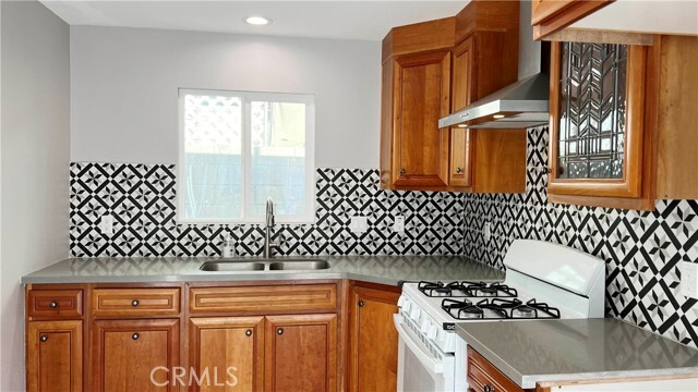 Primary Photo - 308 S Olin St