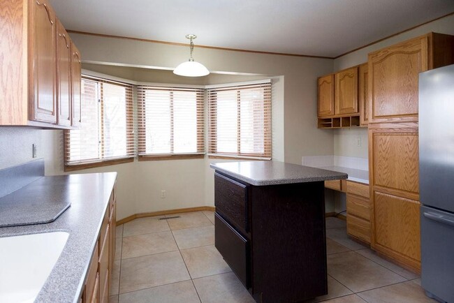 Building Photo - Home backing to foothills