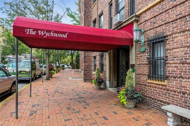 Building Photo - 8 Barstow Rd