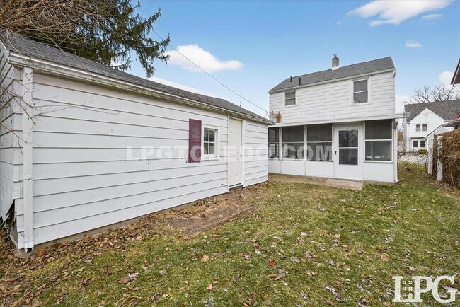 Building Photo - 1665 Burgoyne Dr