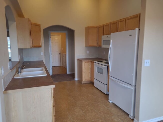 Building Photo - July & August Rent FREE - Central Heat & Air/ Garage/ Bonus Room