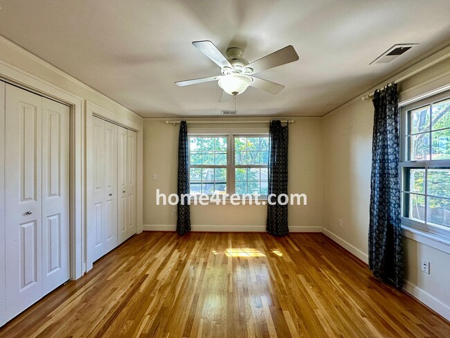 Building Photo - Charming Dutch Colonial in Brookside w/ an Updated Kitchen, Wood Floors, Fenced Yard and a Finish...