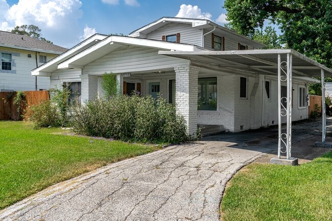Primary Photo - 7837 Detroit St
