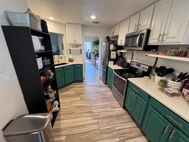 Building Photo - 2126 River Hollow