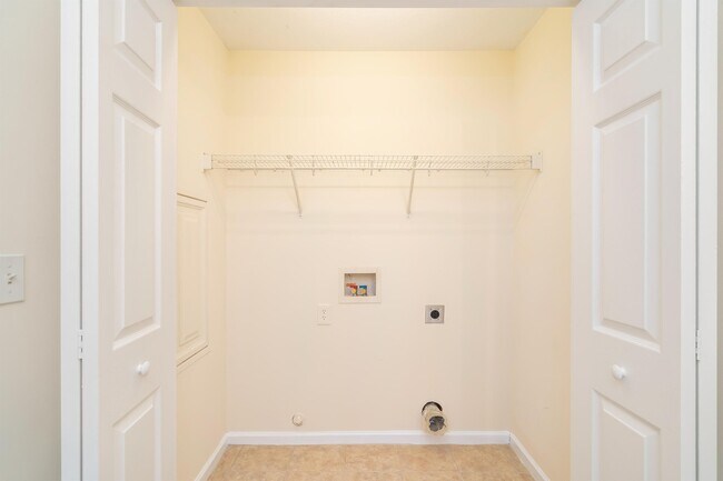 Building Photo - 1703 Maple View Way