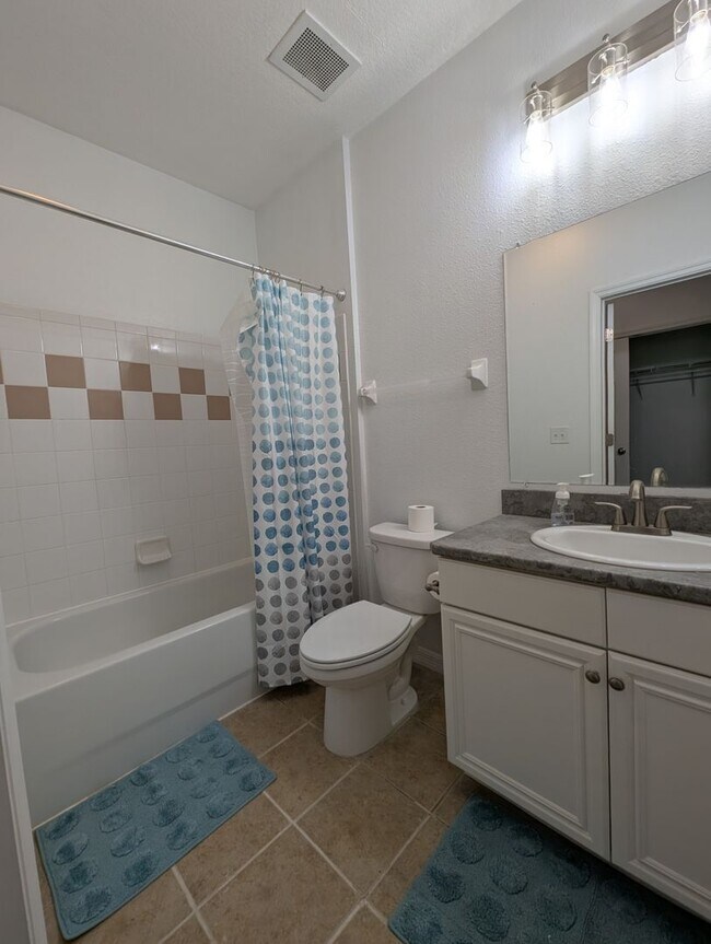 Building Photo - Campus View 202