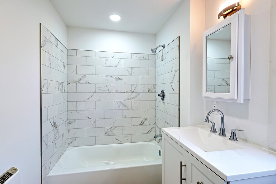 Building Photo - 329 Bedford St