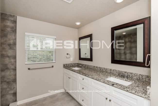 Building Photo - HOME FOR RENT!! One month free!