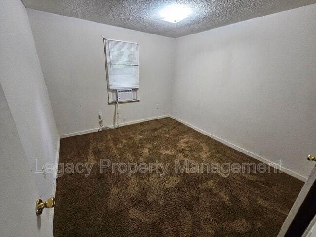 Building Photo - 809-811 Carver St