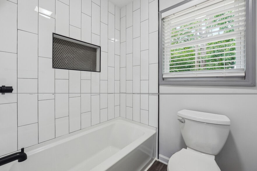 Building Photo - 2899 Gresham Rd SE