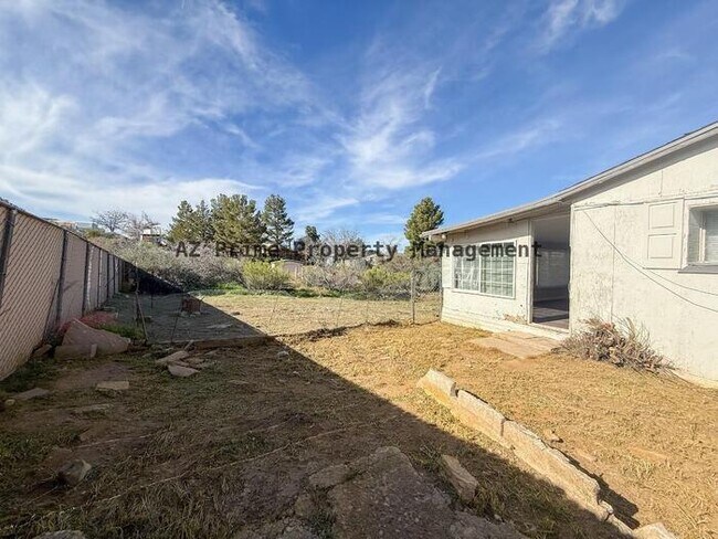 Building Photo - 17401 E Meadow Ln