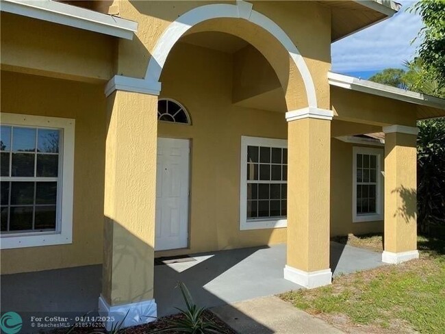 Building Photo - 3542 SW Margela St