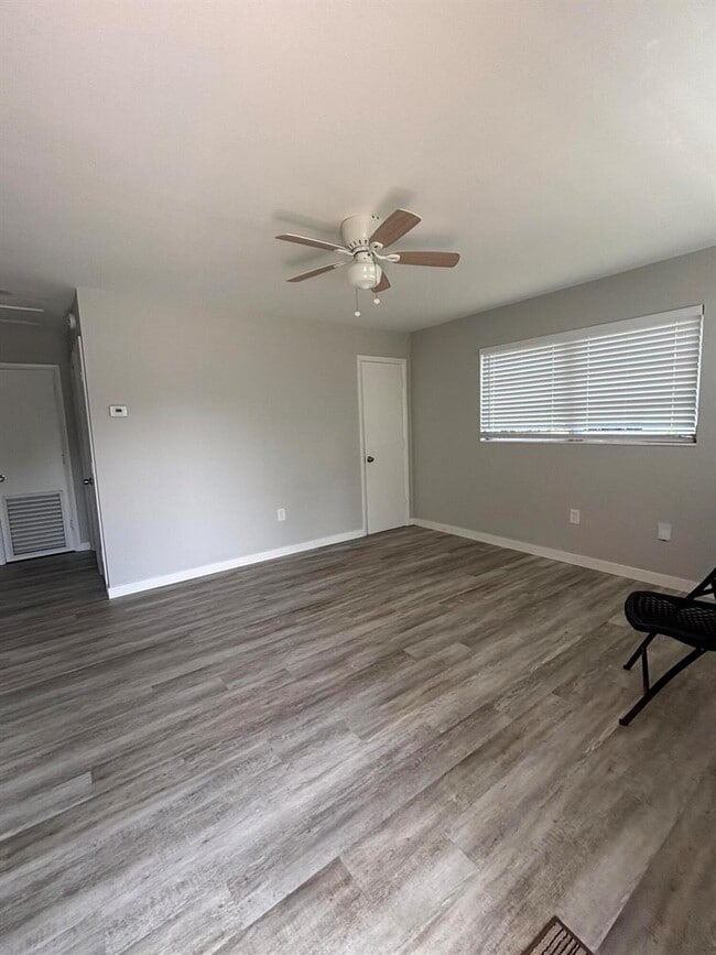 Building Photo - 9109 Bamboo Dr