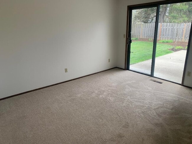 Building Photo - Greenway Single Level!!