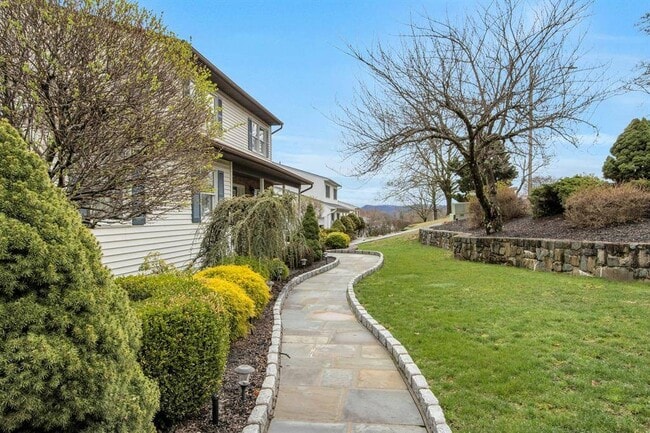 Building Photo - 68 Walter Dr