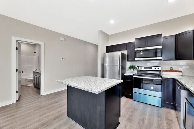 Building Photo - 5409-11 Bressler Dr