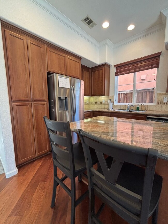 Building Photo - Gorgeous 4 Bed, 3 Bath in Brentwood with S...