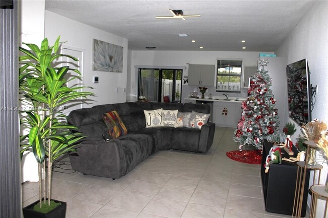 Building Photo - 470 NE 12th St