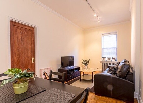 Primary Photo - 405 E 61st St
