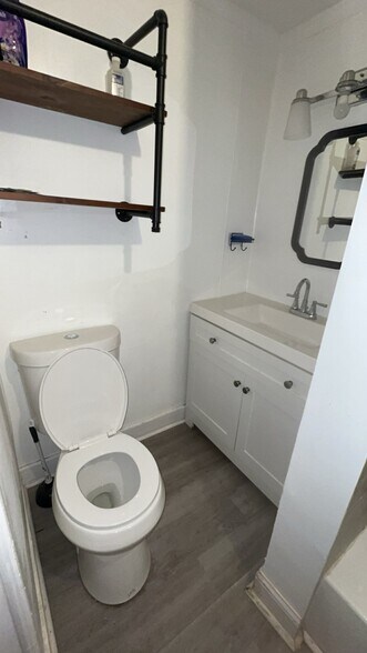 Building Photo - 3014 Nursery Ave