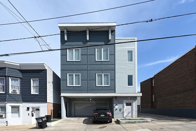 Building Photo - 1432 46th St