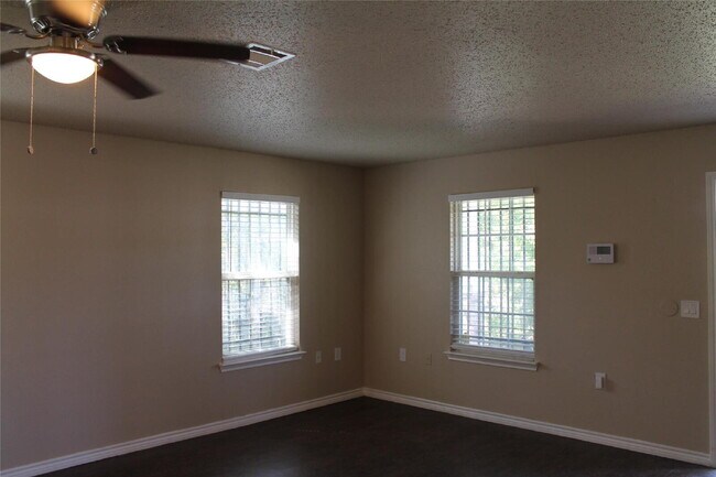 Building Photo - 4518 Hamilton Ave