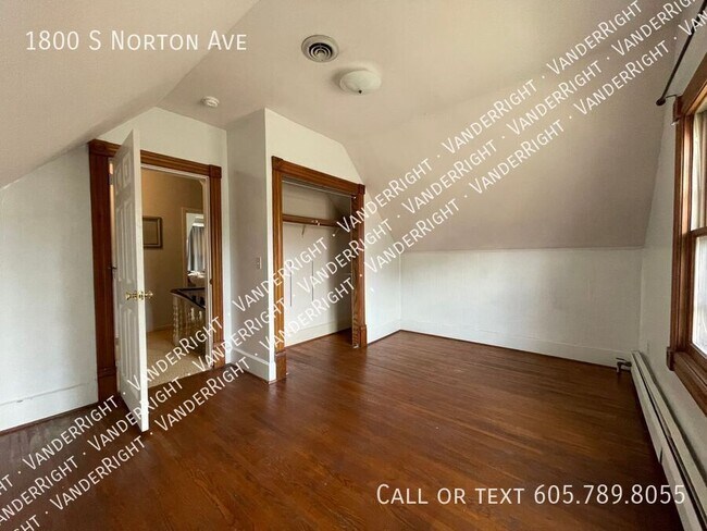Building Photo - 1800 S Norton Ave