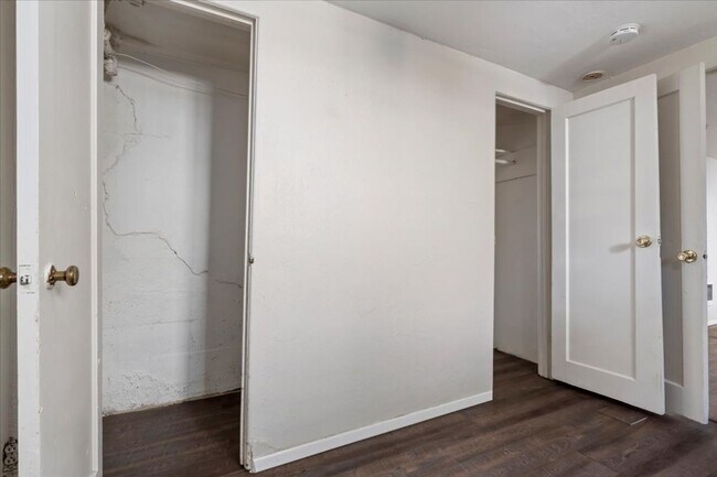 Building Photo - Javid Properties Triplex