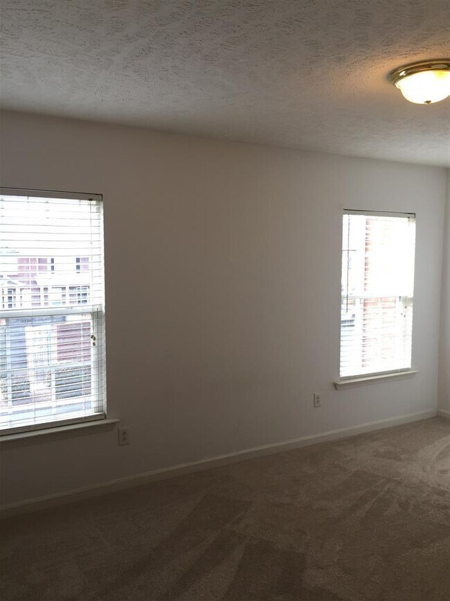 Building Photo - Smyrna Townhome - Ready to Move In